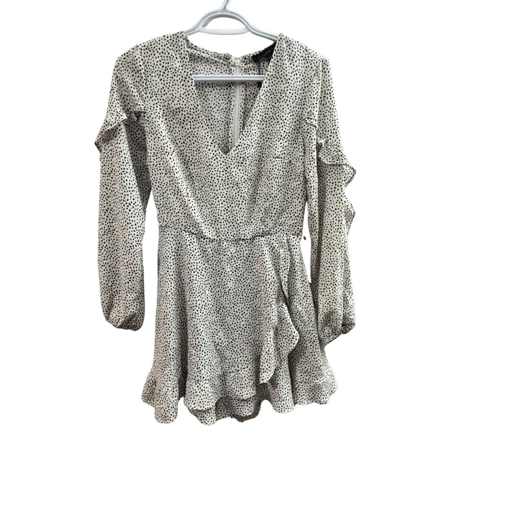 Dynamite Romper

#1153 - Picture 2 of 8